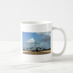 Landung von militärischem Flugzeug Kaffeetasse
