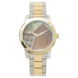 landwirtschaftliche Scheune im Land des Landkreise Armbanduhr