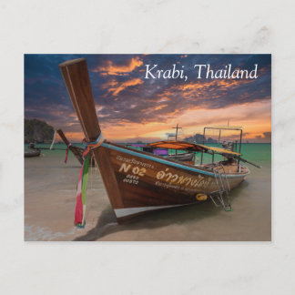 Langes Schwanz Boot bei Sonnenuntergang, Krabi, Th Feiertagspostkarte