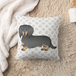 Langhaar-Dachshund-Cartroon-Hund mit schwarzem und Kissen