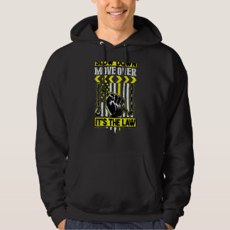 Langsam geht es um das Gesetz. Hoodie
