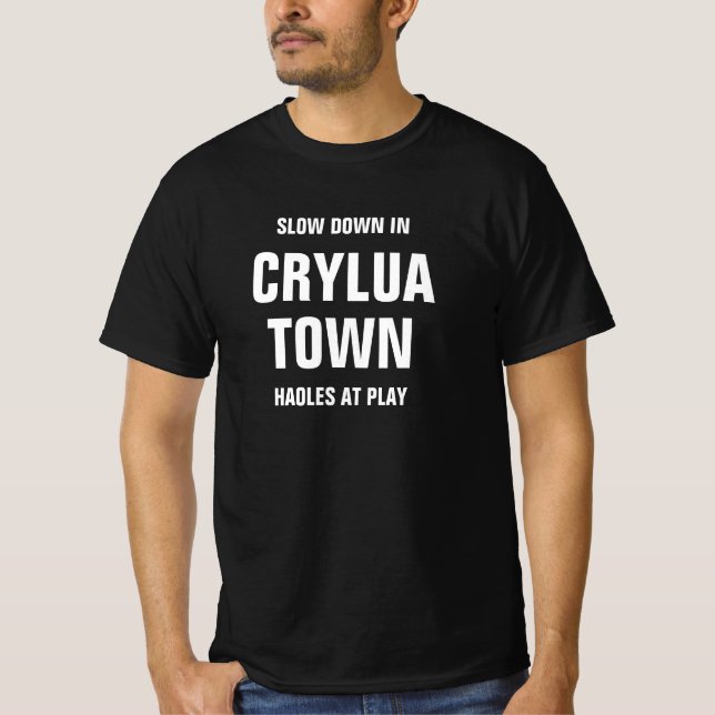 LANGSAM IN DER STADT KROLUA, SPIELHAOLES T-Shirt (Vorderseite)