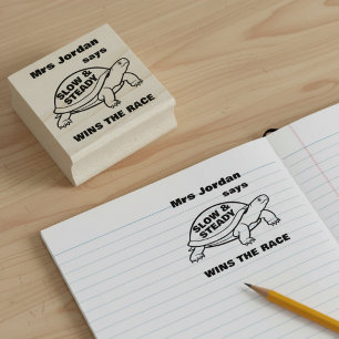 Langsam und Beständig Gewinnt das Rennen Schildkrö Gummistempel