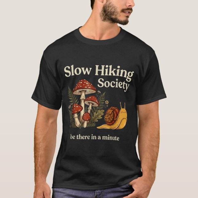 Langsame Wanderer Gesellschaft ist in einer Minute T-Shirt (Vorderseite)