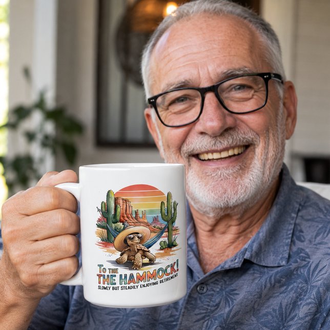 Langsamer Dauerbetrieb Vibes WüstenSunset Kaffeetasse (Happy retiree showing off his favorite new retirement humor mug)