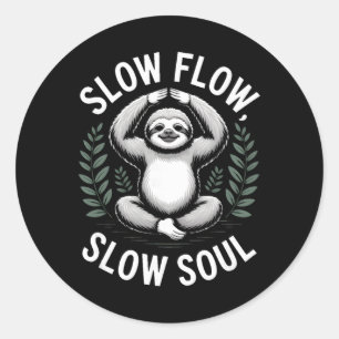 Langsamer Fluss Langsame Seele Faultier Yoga Medit Runder Aufkleber