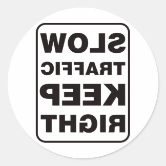 Langsamer Verkehr Behalt richtig! - Mirrored Runder Aufkleber