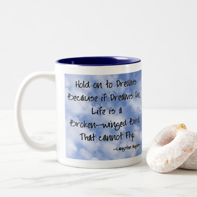 Langston Hughes Dreams Zitat Zweifarbige Tasse (Mit Donut)