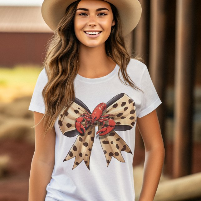 Langusten und Leopard Print Coquette Bow T-Shirt (Perfect for mudbug season.  Cute crawfish sitting on top of a coquette leopard bow on a women's tee.)