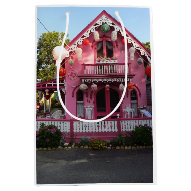 Lanterns and Pink Gingerbread - Martha's Vineyard Mittlere Geschenktüte (Vorderseite)