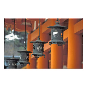 Lanterns, die vom Heian-jingu-Schrein hängen, Fotodruck
