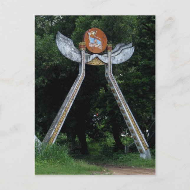 Laotian Gate Postkarte (Vorderseite)