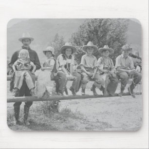 Larry Larom mit sechs Kindern Mousepad