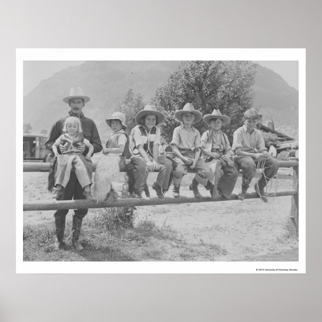 Larry Larom mit sechs Kindern. Poster (Vorne)