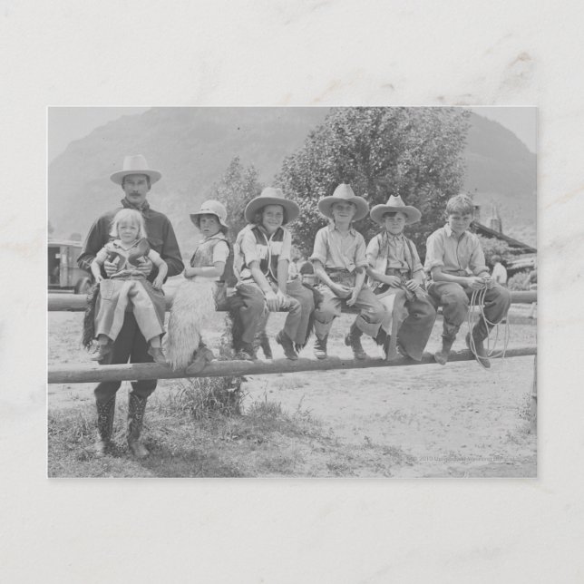 Larry Larom mit sechs Kindern. Postkarte (Vorderseite)