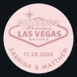 Las Vegas Wedding Rose Gold Pink Runder Aufkleber<br><div class="desc">Gönnen Sie sich Aufkleber oder Umschlag Aufkleber mit dem "Welcome to Fabulous Las Vegas" Zeichen in Imitaten Rose goldfarbene Folie. Klicken Sie auf Weiter,  um die Hintergrundfarbe,  den Schriftart und die Textfarbe zu ändern.</div>