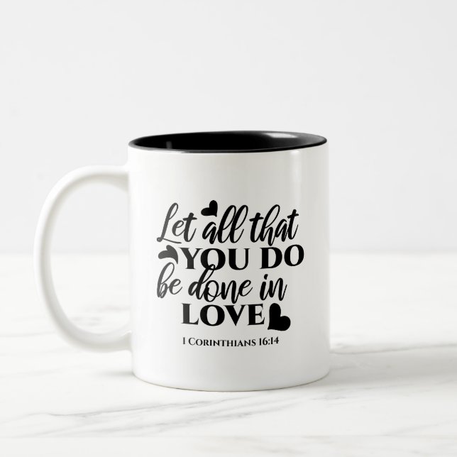 Lass Alle sind in Liebe - 1 Cor 16:14 Zweifarbige Tasse (Links)