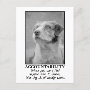 Lass dem Hund die Schuld für deine Furzen Postkarte