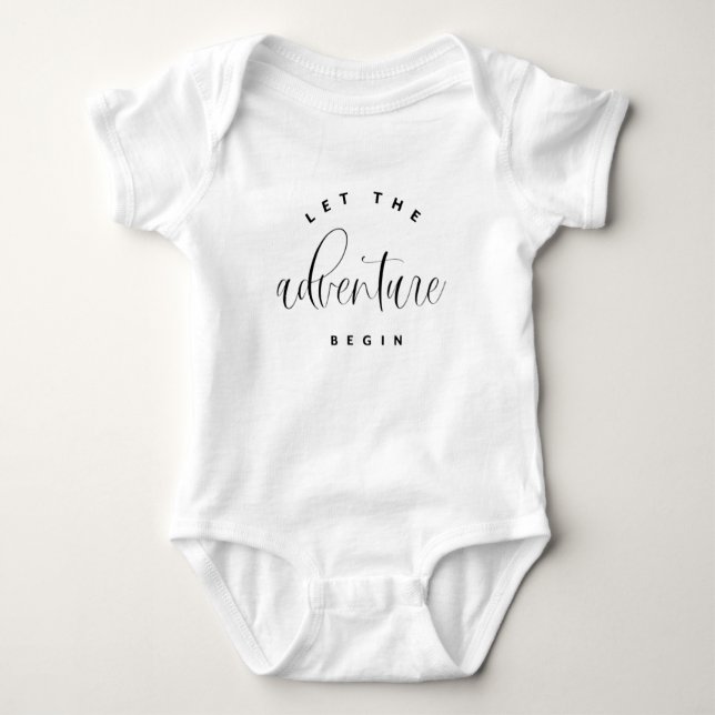 Lass des Adventure Begin Baby Announcement Bodysui Baby Strampler (Vorderseite)