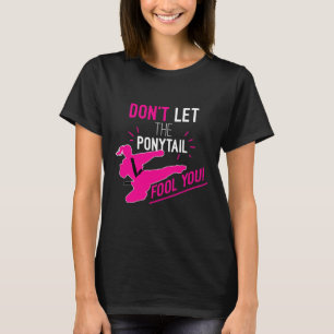 Lass dich vom Pferdeschwanz nicht täuschen Karate- T-Shirt