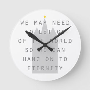 Lass die Welt los, um an die Ewigkeit zu klammern Runde Wanduhr