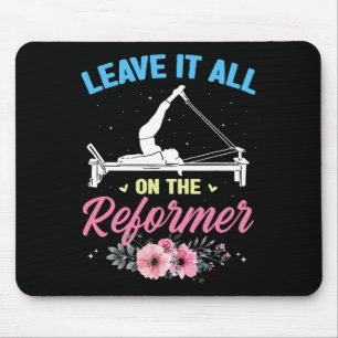 Lass es alles auf dem Reformer Pilates Fitnessstud Mousepad