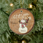 Lass es Schnee Snowman Keramik Ornament<br><div class="desc">Niedliches Trendy Snowman Weihnachtsschmuck. ⭐ Dieses Produkt ist zu 100% benutzerdefinierbar. Grafiken und Text können gelöscht, verschoben, verändert, verändert, gedreht usw... ⭐ 99% meiner Designs in meinem Geschäft sind in Schichten gemacht. Damit können Sie die Größe und den Text der Grafik und des Textes so anpassen, dass sie perfekt zu...</div>