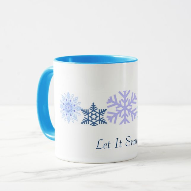 Lass es schneien | Blaue Schneeflocken Tasse (Vorderseite Links)
