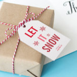 Lass es schneien Red Christmas Geschenkanhänger<br><div class="desc">Fügen Sie Ihren Geschenken eine personalisierte Touch mit unseren "Let it Snow" Weihnachtsgeschenketiketten hinzu. Diese handgefertigten Weihnachtsgeschenktafeln sind eine charmante Ergänzung zu jedem Weihnachtsgeschenk. Ideal für DIY-Liebhaber,  diese Weihnachtsgeschenkmarken DIY erhöhen Ihre festliche Verpackung</div>