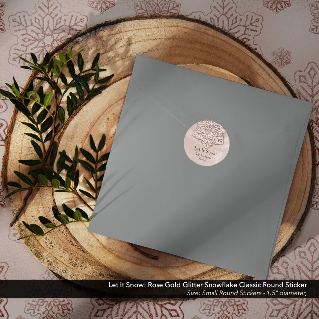 Lass es schneit! Rose Gold Glitzer Snowflake Runder Aufkleber (Let It Snow! Rose Gold Glitter Snowflake Classic Round Sticker on a Gray Envelope)