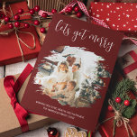 Lass Get Merry | Brushed Effect Foto Weihnachten<br><div class="desc">Wünschen Sie Ihren Freunden und Ihrer Familie ein frohes Weihnachtsfest mit diesen modernen,  gebürsteten Foto-Effekt-Weihnachtskarten. Mit einem roten Backgound,  Skript,  das lautet "LASSE GET MERRY",  Ihr Lieblings-Familie-Foto und personalisiert mit einer Grußbotschaft Ihren Familiennamen und das Jahr.</div>