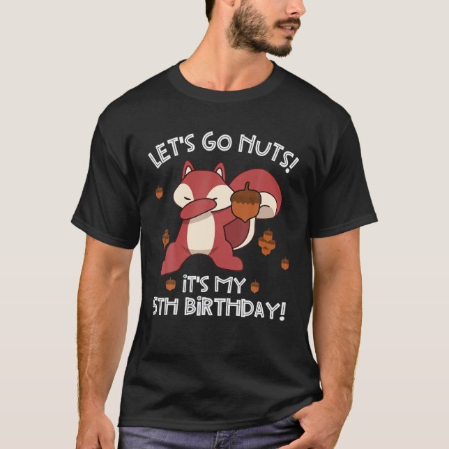 Lass Go Nuts Funny 5th Birthday Dabbing Squirrel Q T-Shirt (Vorderseite)