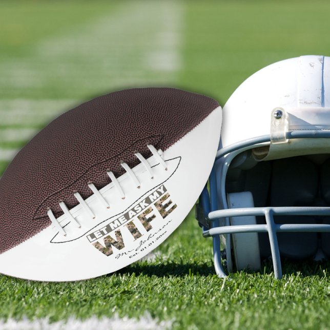 Lass mir, meine Ehefrau lustig personalisiert gefr Football (Von Creator hochgeladen)