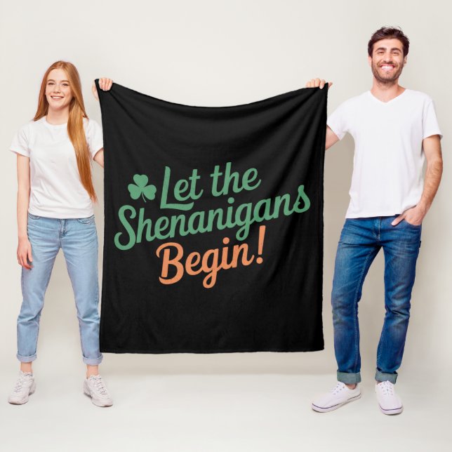 Lass The Shenanigans Begin Funny Irish St Patricks Fleecedecke (Beispiel)