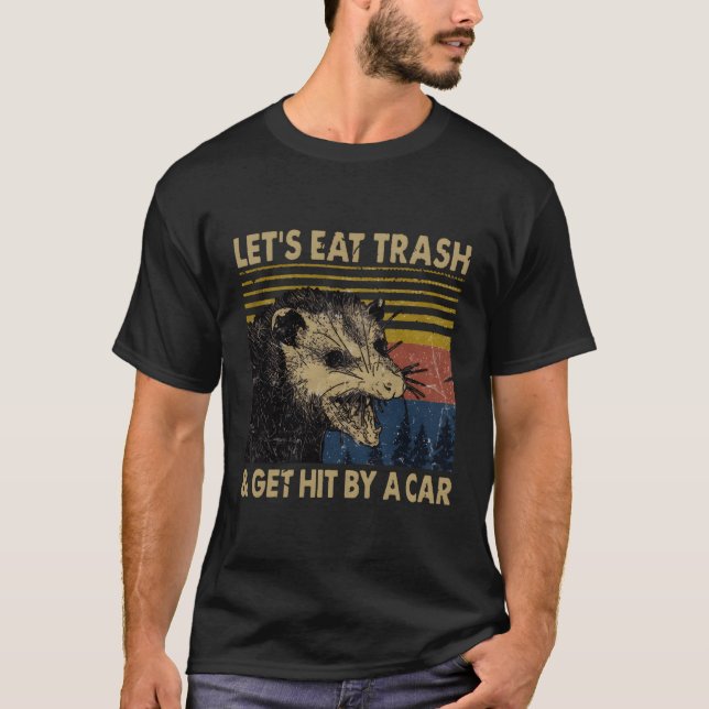Lasse Mülleimer essen und wird von einem Auto Opos T-Shirt (Vorderseite)