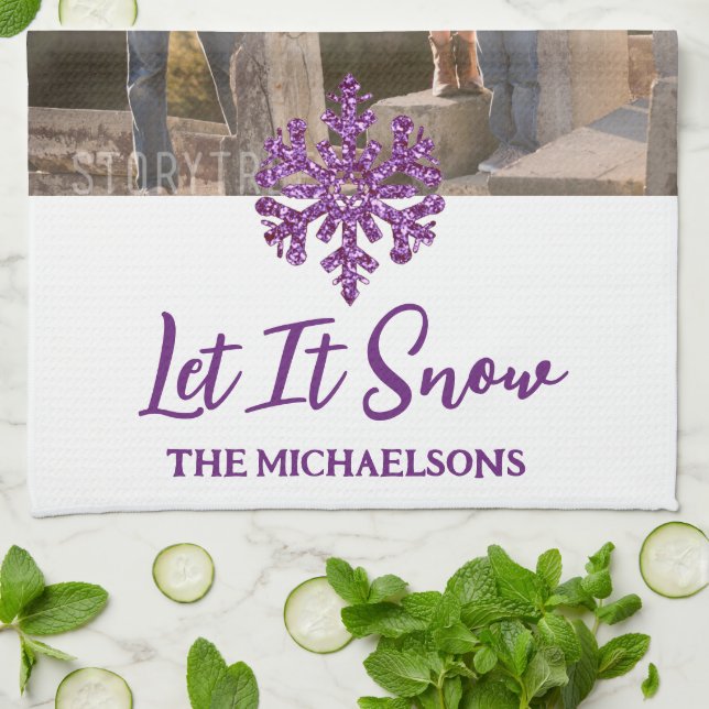 Lassen Sie es Lila schneeflattern Geschirrtuch (Gefaltet)