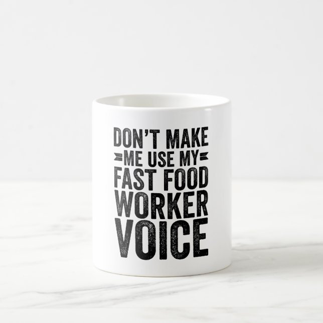 Lassen Sie mich nicht meine Fast Food Worker-Stimm Kaffeetasse (Mittel)