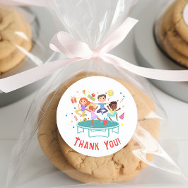 Lassen Sie uns springende Trampolin Park Kindergeb Runder Aufkleber