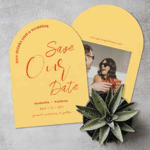 Lässige Fun Yellow Summer Wedding rettet das Datum Einladung