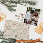 Lässige Weihnachtsfeier Single Foto Feiertagskarte<br><div class="desc">Diese festliche lässige Weihnachts-Single Foto-Urlaubskarte ist perfekt für Ihren fröhlichen, kreativen, hellen Weihnachtsgruß. Es ist ein einzigartiger, spielerischer, moderner Schriftart in Rot, Boho Bräune und heller und dunkelgrüner Farbe, die für ein fröhliches, saisonales Ambiente sorgen. Wenn Sie Ihren Lieben den dunklen Winter mit niedlichem Feiertagsjubeln näher bringen wollen, haben Sie...</div>