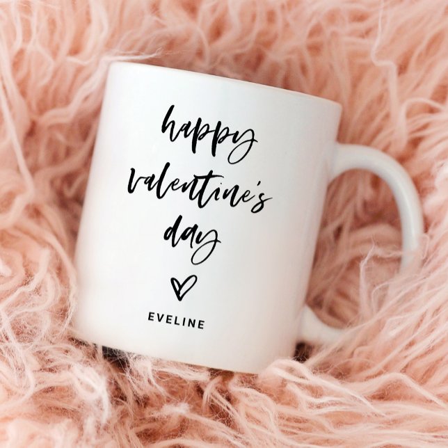 Lässiges Schwarz-Weiß-Script und Herzvalentine Kaffeetasse (A simple and stylish Valentine's Day mug)