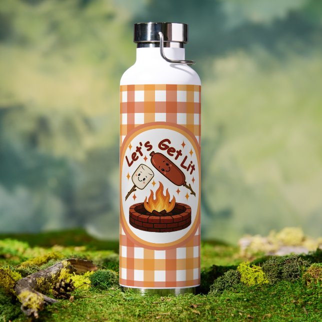 Lass's Get Lit Firepit - Niedlicher Marshmallow &  Trinkflasche (Außenbereich (gedreht))