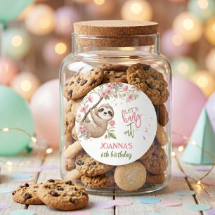 Lasst uns abhängen Faultier Kindergeburtstag Runder Aufkleber