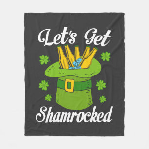 Lasst uns am St. Patrick's Day shamrocken Fleecedecke
