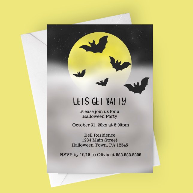 Lasst uns Batty-Halloween-Party holen Einladung (Let's Get Batty | Bat Themed Halloween Party Invitation | Full Moon Foggy Night)