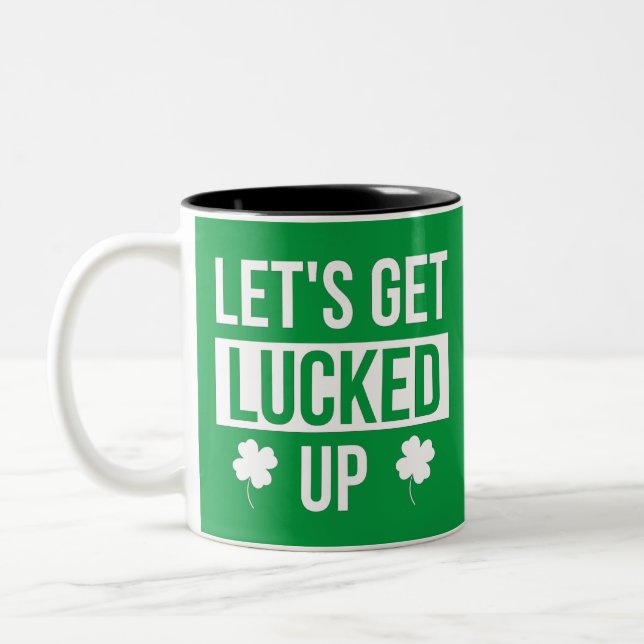 Lasst uns den St. Patrick's Day ausklingen lassen Zweifarbige Tasse (Links)