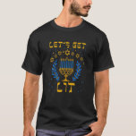 Lasst uns Lit Hanukkah Juden Menorah jüdischen Cha T-Shirt<br><div class="desc">Lasst uns Lit Hanukkah Juden Menorah jüdischen Chanukka holen</div>