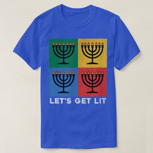 Lasst uns Lit Hanukkah Menorah Funny Holiday holen T-Shirt (Design vorne)