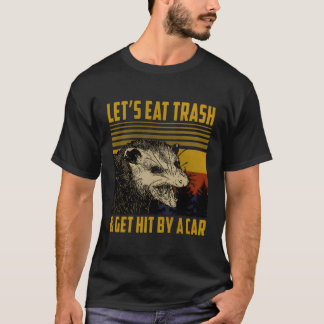 Lasst uns Müll essen und von einem Auto Opossum tr T-Shirt