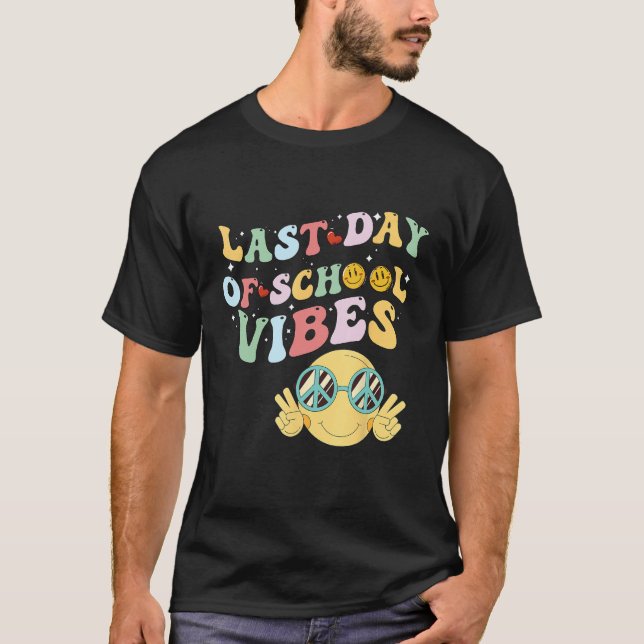 last day of summer vibes, groovy summer, funny tea T-Shirt (Vorderseite)